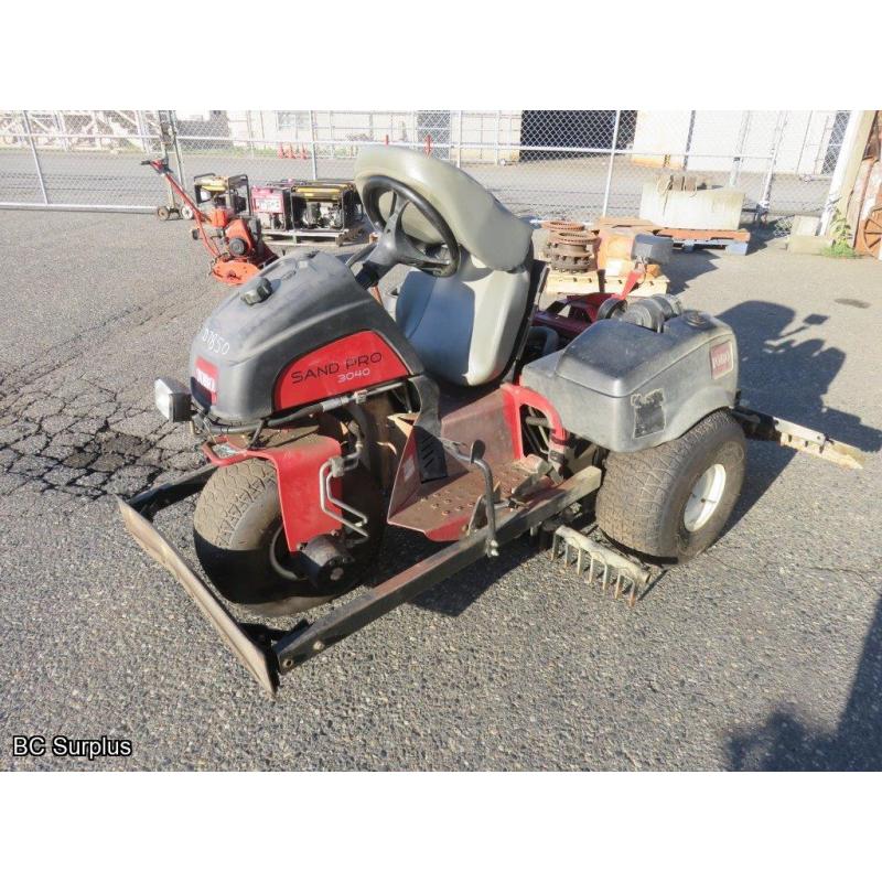 Q-1001: Toro Sand Pro 3040 Cleaning & Grooming Machine