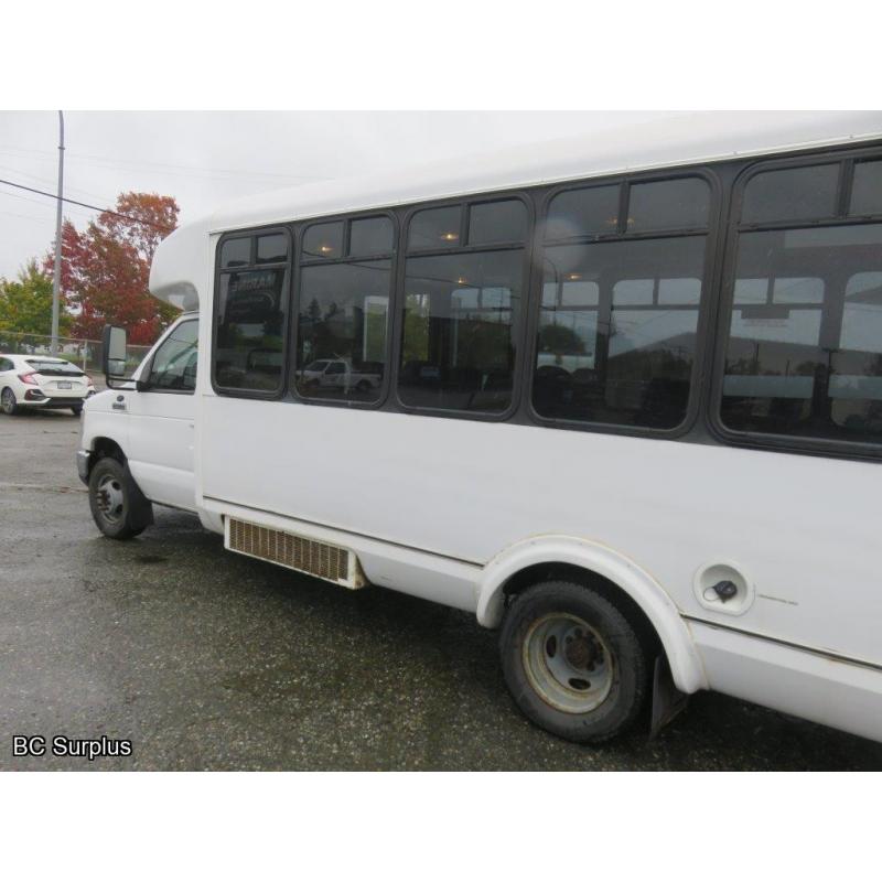 Q-1012: 2008 Ford E450 22-Passenger THOR Bus – 106661 kms