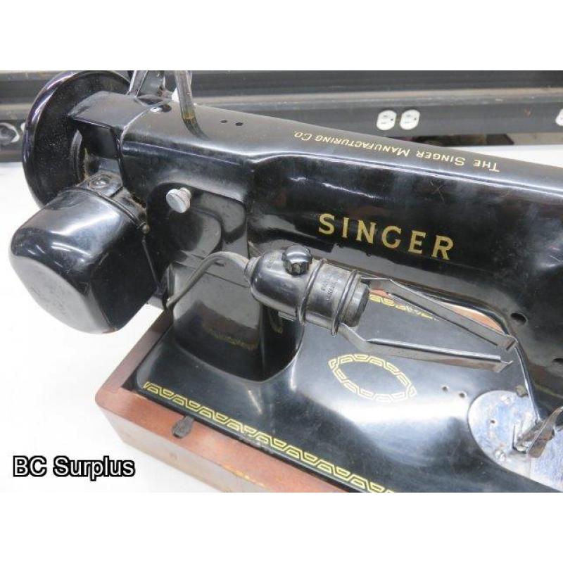 Q-126: Vintage Singer Sewing Machine