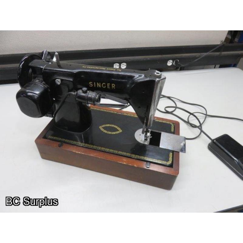 Q-126: Vintage Singer Sewing Machine