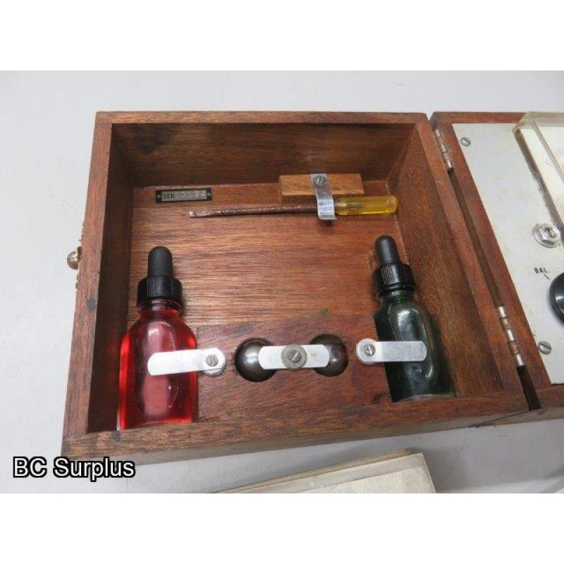 Q-127: Hopkins Engine Oil Analyzer – Wooden Case – Vintage