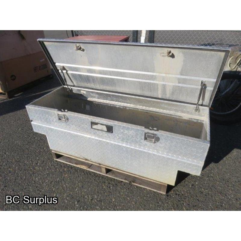 Q-216: Checker Plate Aluminium Truck Box