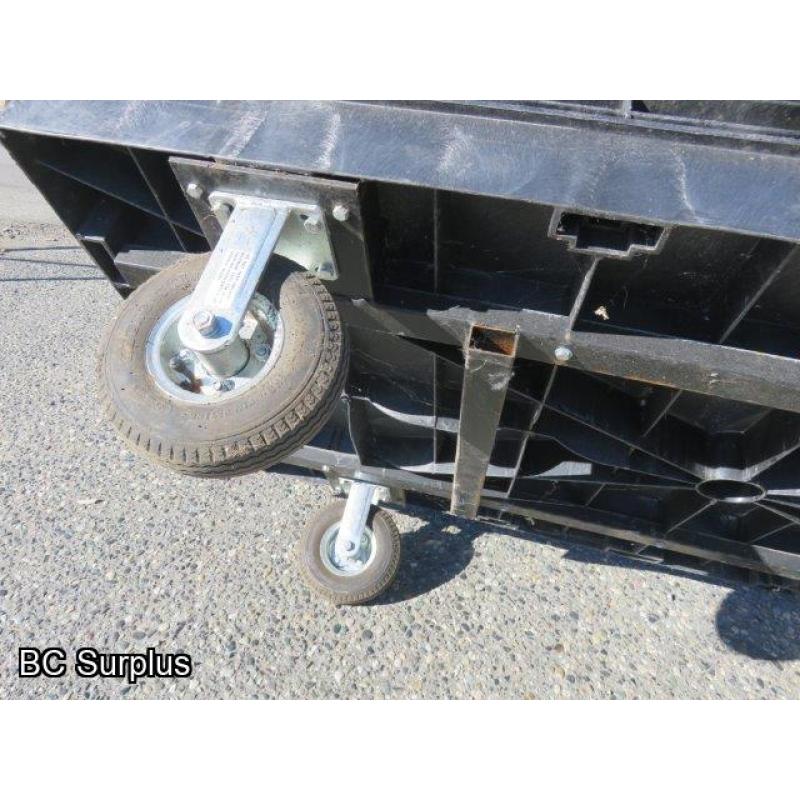 Q-242: Rubbermaid Heavy Duty Platform Cart – Pneumatic