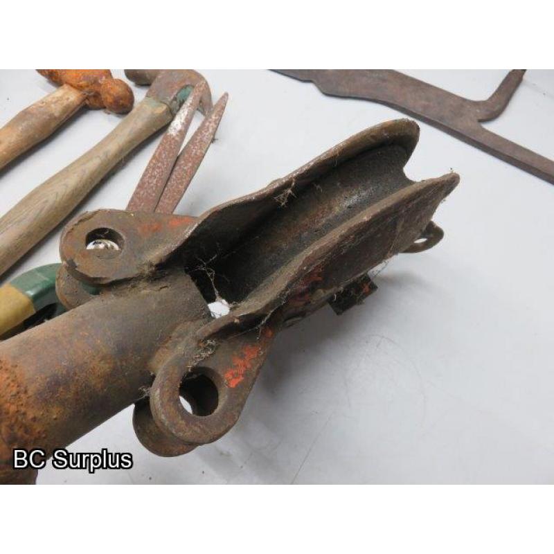 Q-299: Vintage Gardening Tools & Galvanized Bucket – 1 Lot