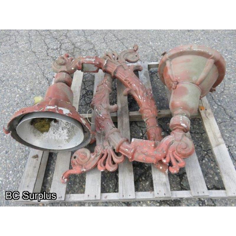 Q-305: Vintage Street Light Fixtures – Red – 2 Items