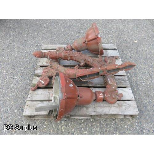 Q-306: Vintage Street Light Fixtures – Red – 2 Items