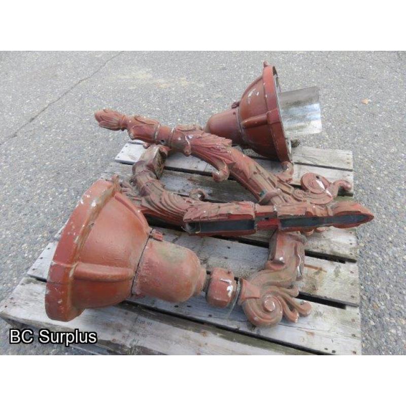 Q-306: Vintage Street Light Fixtures – Red – 2 Items