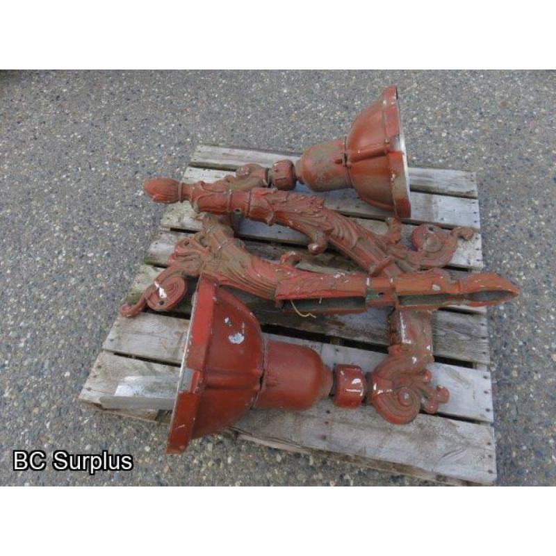 Q-306: Vintage Street Light Fixtures – Red – 2 Items