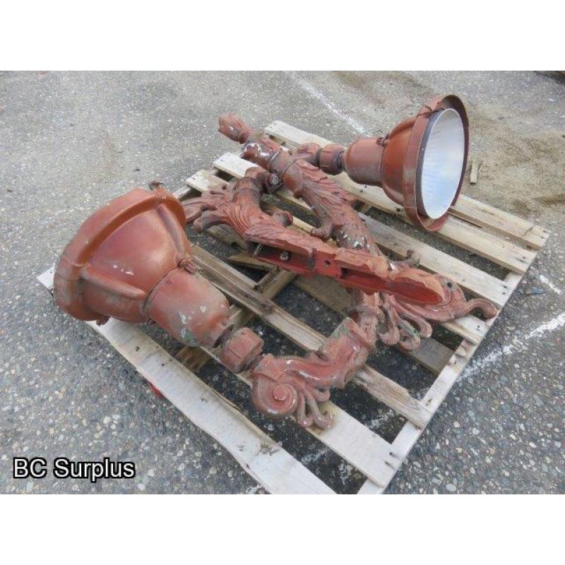 Q-307: Vintage Street Light Fixtures – Red – 2 Items