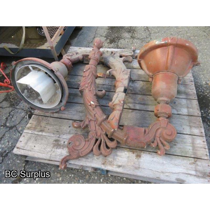 Q-310: Vintage Street Light Fixtures – Red – 2 Items