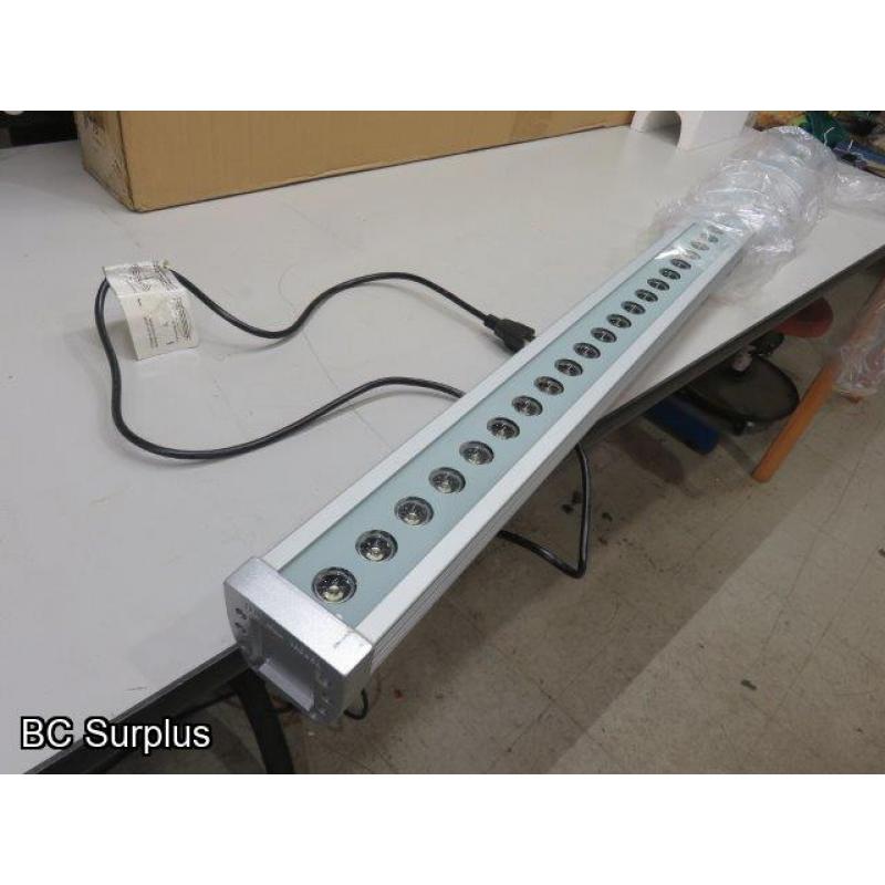 Q-357: LED Linear Light Bar Wall Washer – White – Unused