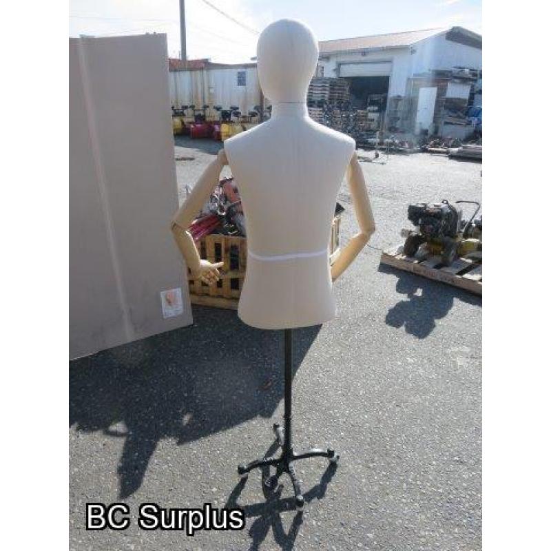 Q-410: Display Mannequin or Dress Form – Male