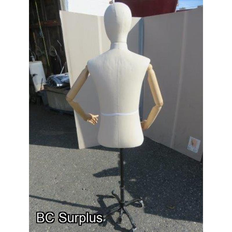 Q-410: Display Mannequin or Dress Form – Male