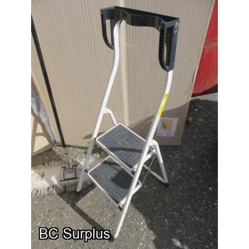 Q-427: Mop Bucket; Broom; Step Ladder – 1 Lot