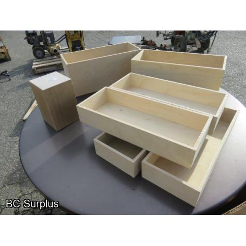 Q-405: Solid Wood Display Boxes – 1 Lot