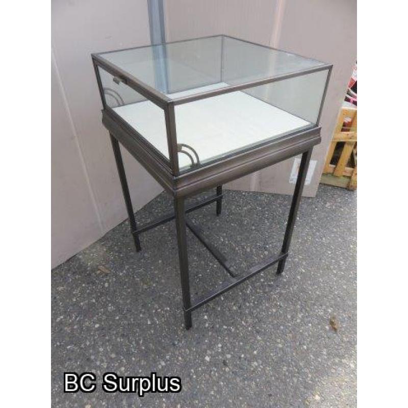 Q-401: Glass Display Case – Metal Frame