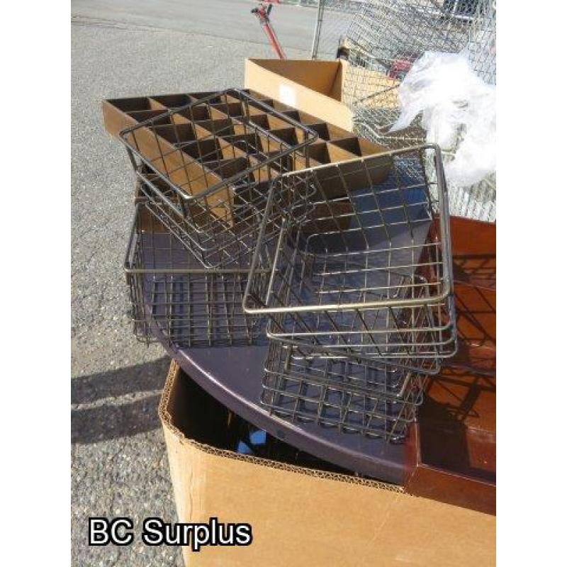 Q-407: Wire & Wooden Display Items – 1 Lot