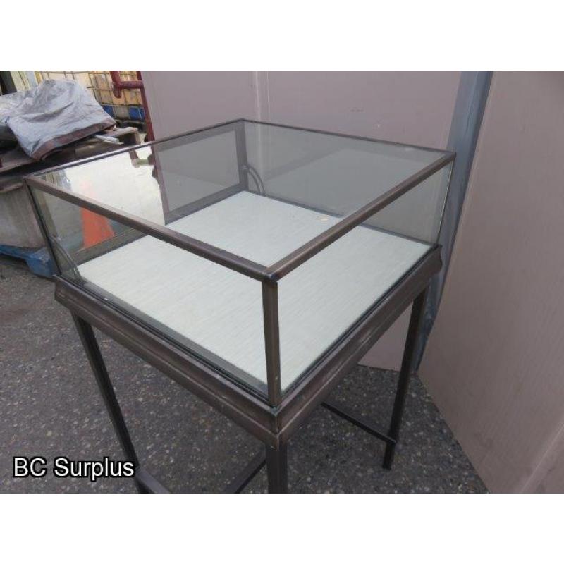 Q-401: Glass Display Case – Metal Frame