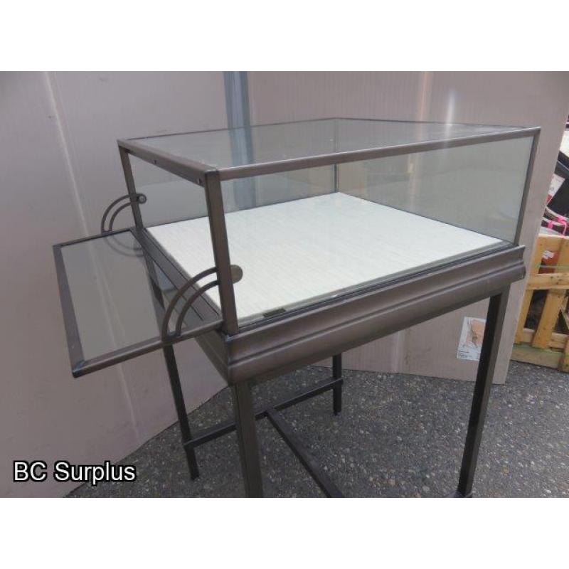 Q-401: Glass Display Case – Metal Frame