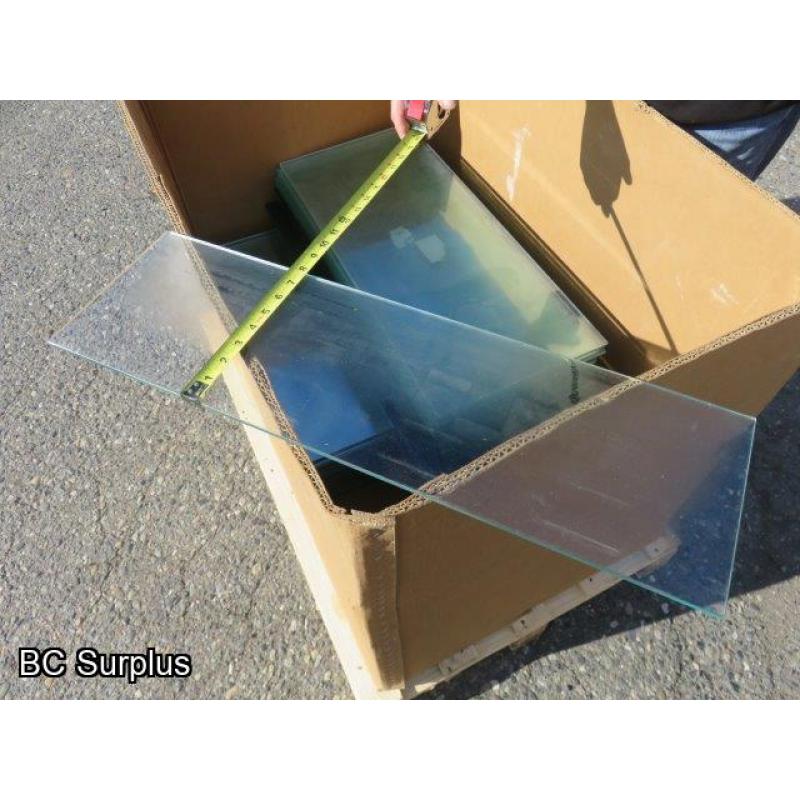 Q-408: Glass Display Shelving – 1 Lot