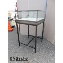 Q-401: Glass Display Case – Metal Frame