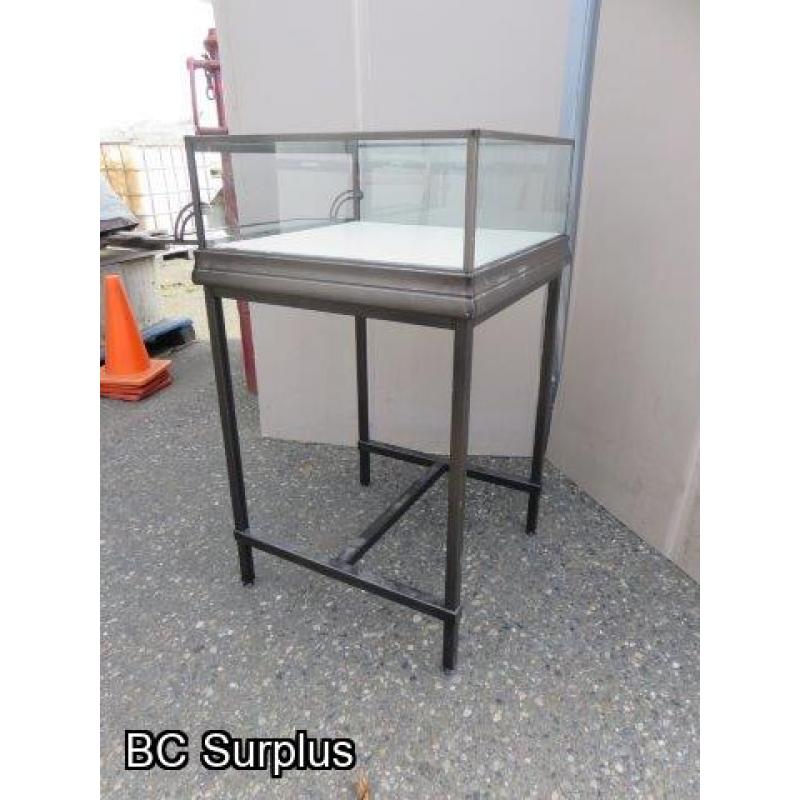 Q-401: Glass Display Case – Metal Frame