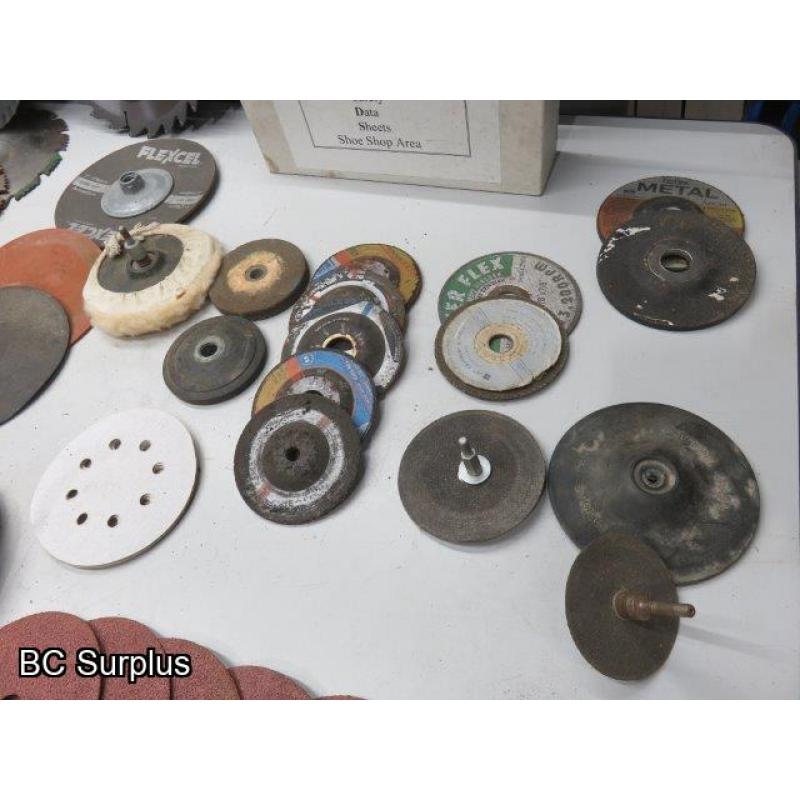 Q-525: Saw Blades & Sand Paper – 1 Lot