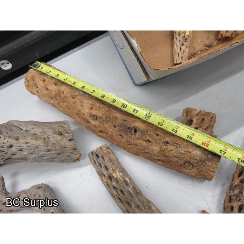 Q-495: Cactus Wood & Crafting Items – 1 Lot