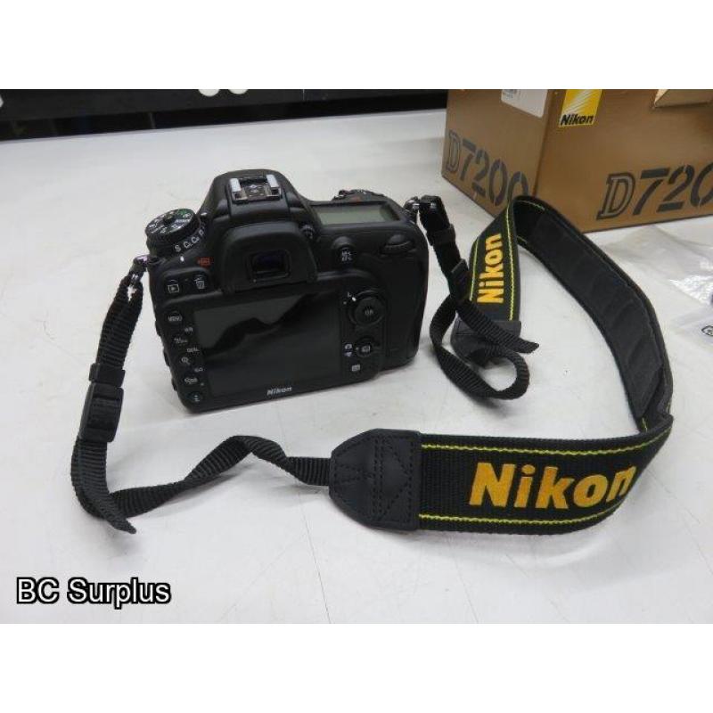 Q-558: Nikon D7200 Digital Camera; 24.2 Mega Pixel with Charger