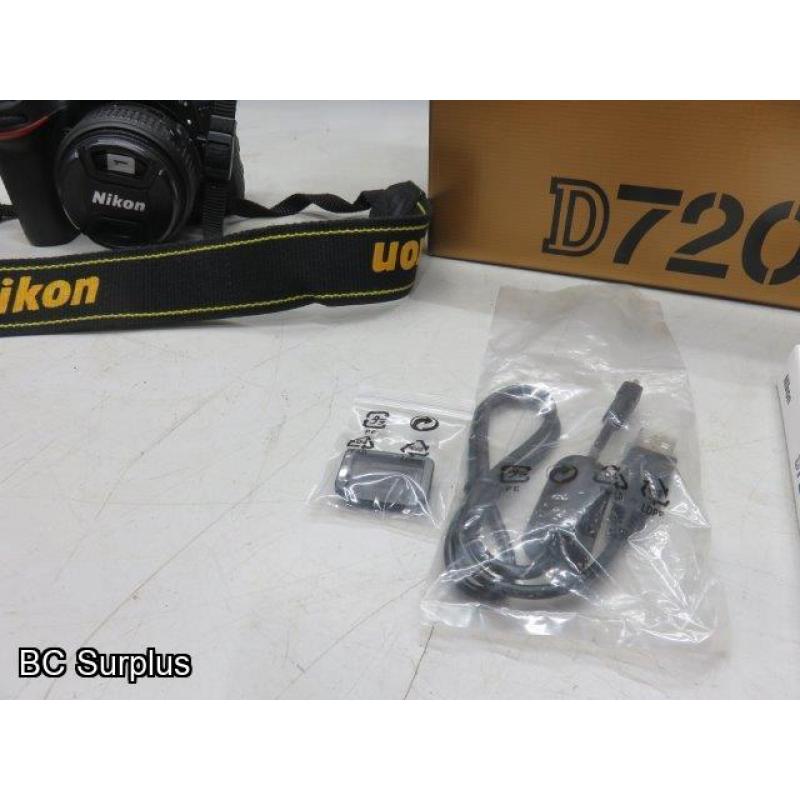 Q-558: Nikon D7200 Digital Camera; 24.2 Mega Pixel with Charger