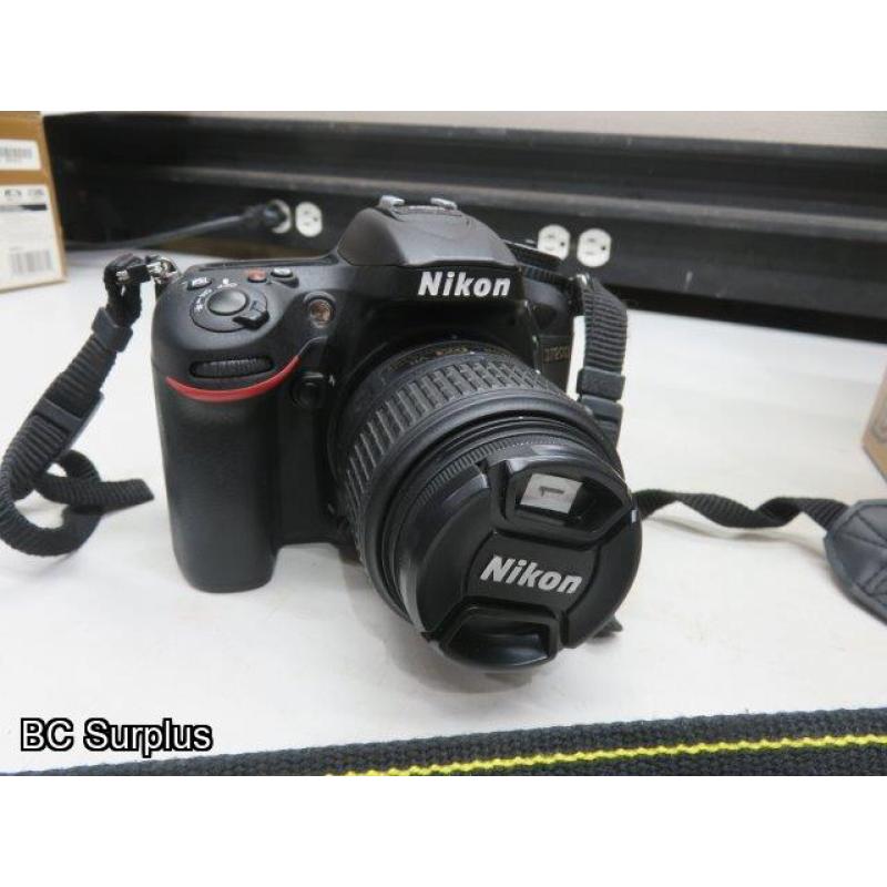 Q-558: Nikon D7200 Digital Camera; 24.2 Mega Pixel with Charger