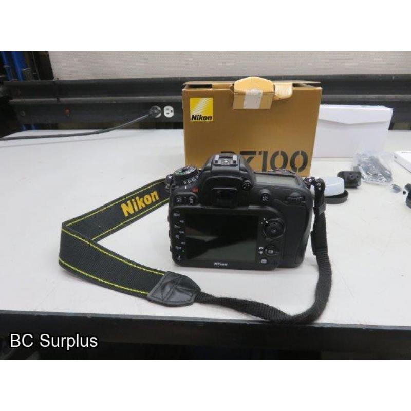 Q-561: Nikon D7100 Digital Camera; 24.2 Mega Pixel with Charger