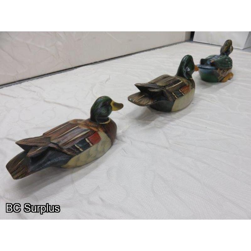 R-78: A Row of Ducks – Wooden – 3 Items