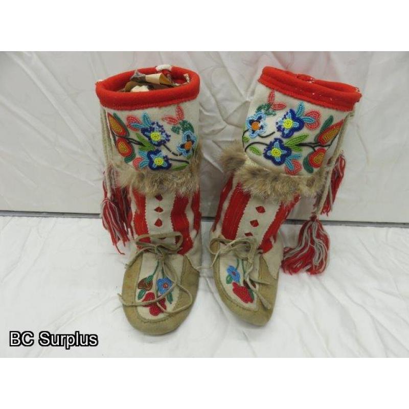 R-119: Beaded Moccasins – Vintage