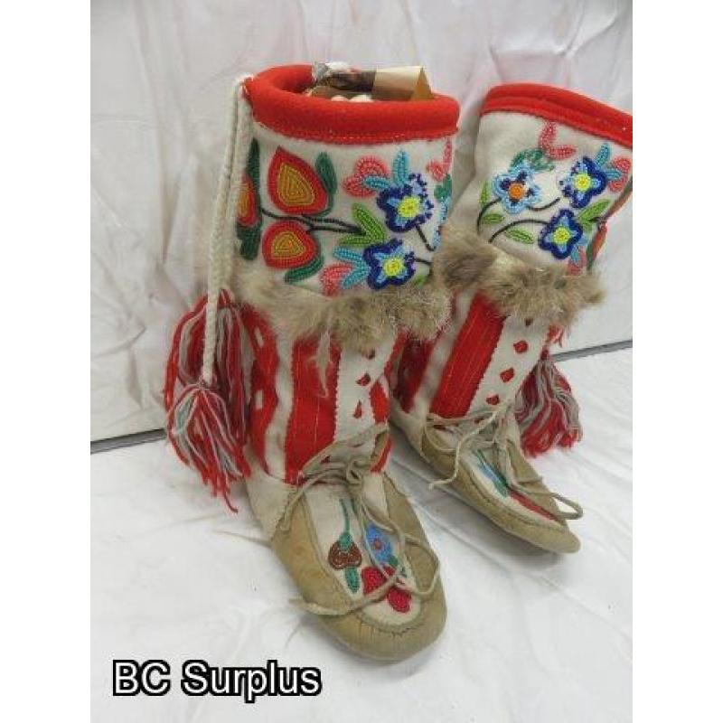 R-119: Beaded Moccasins – Vintage