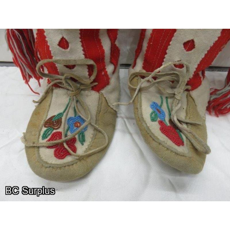 R-119: Beaded Moccasins – Vintage