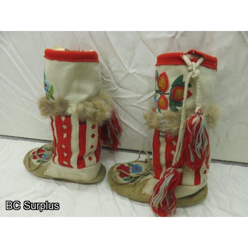 R-119: Beaded Moccasins – Vintage