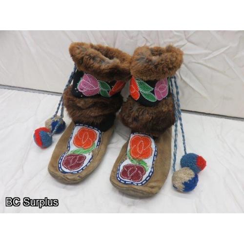 R-120: Beaded Leather & Fur Moccasins – Vintage