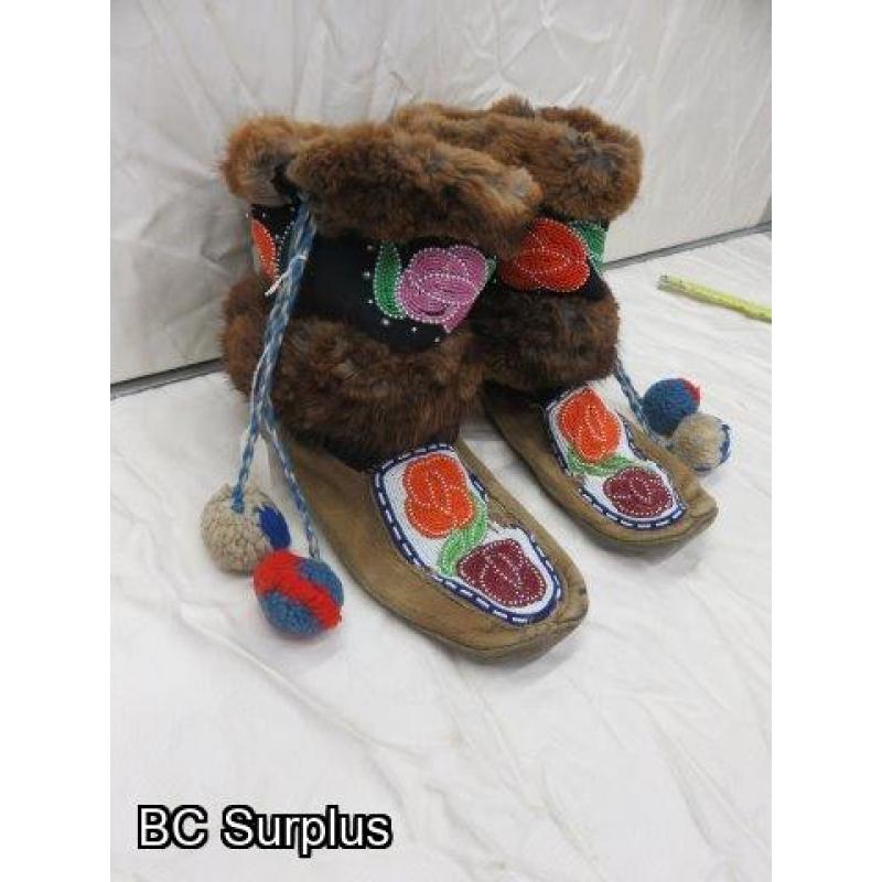 R-120: Beaded Leather & Fur Moccasins – Vintage