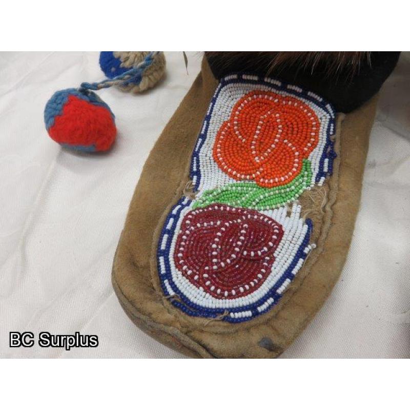 R-120: Beaded Leather & Fur Moccasins – Vintage