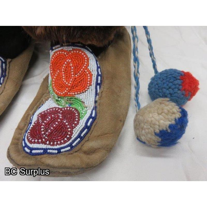 R-120: Beaded Leather & Fur Moccasins – Vintage