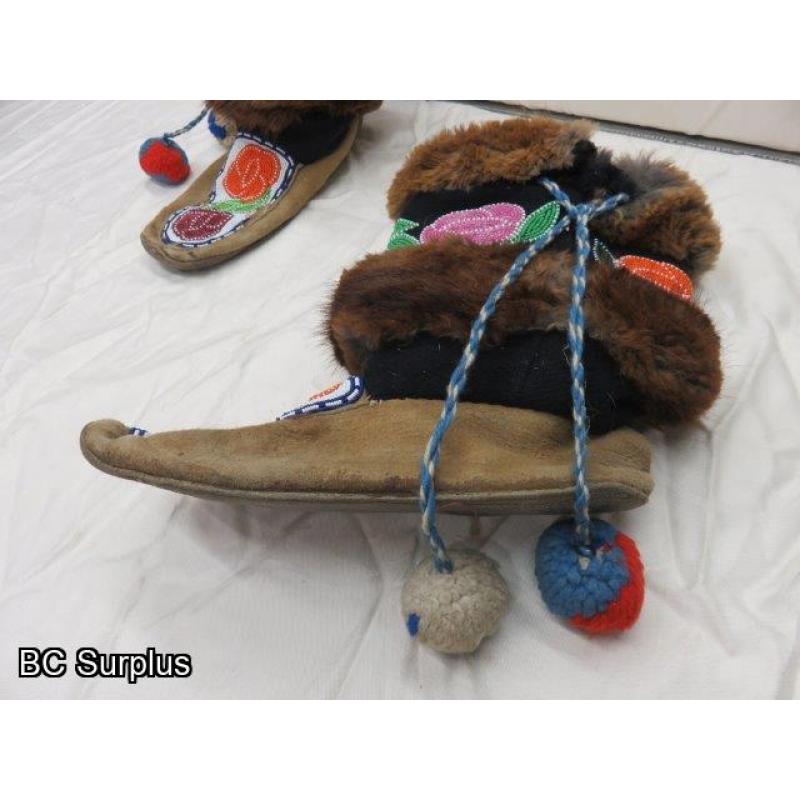 R-120: Beaded Leather & Fur Moccasins – Vintage