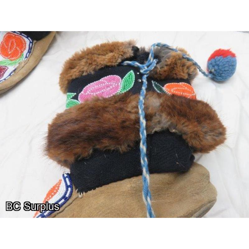 R-120: Beaded Leather & Fur Moccasins – Vintage