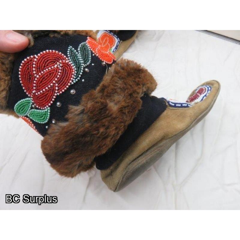 R-120: Beaded Leather & Fur Moccasins – Vintage