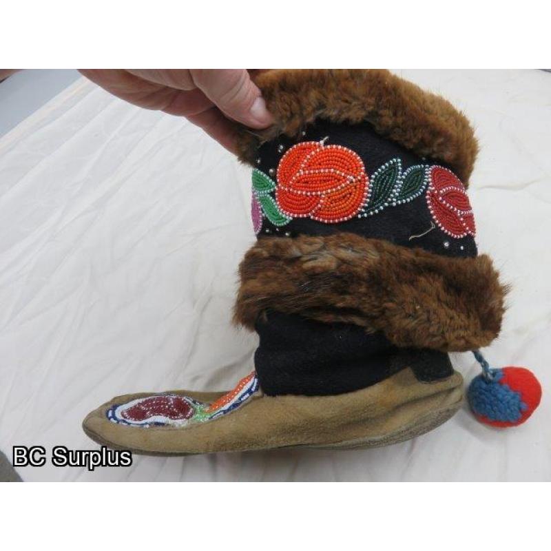 R-120: Beaded Leather & Fur Moccasins – Vintage