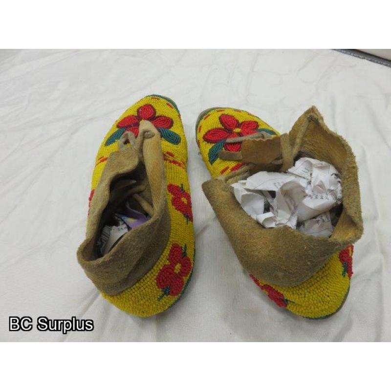 R-122: Beaded Moccasins – 1 Pair