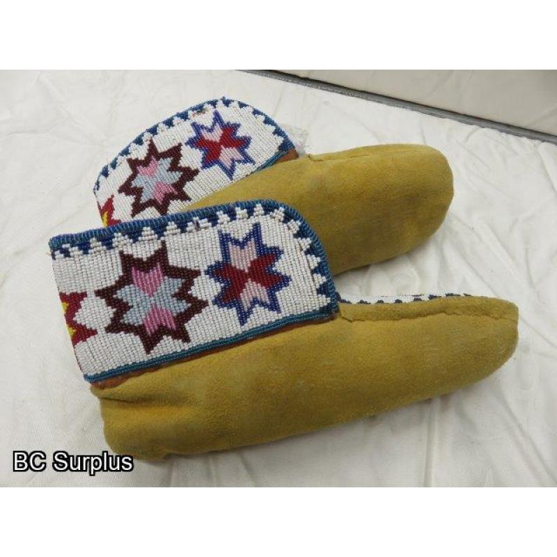 R-124: Beaded Moccasins – 1 Pair