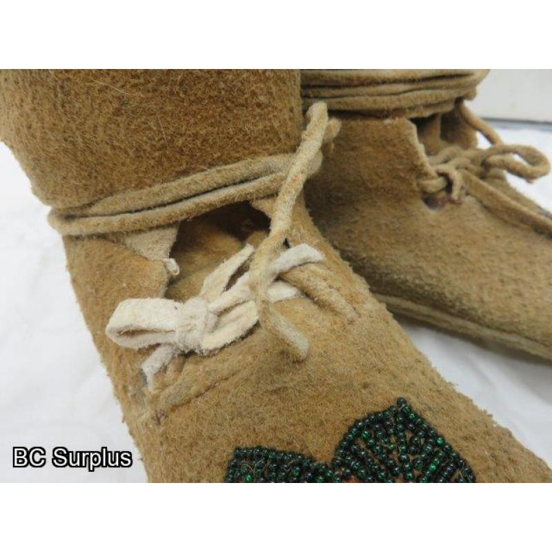 R-198: Beaded Vintage Leather Moccasins – 1 Pair