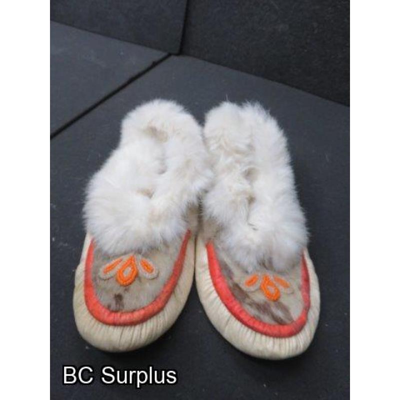 R-266: Fur & Leather Moccasins – Fur Lining