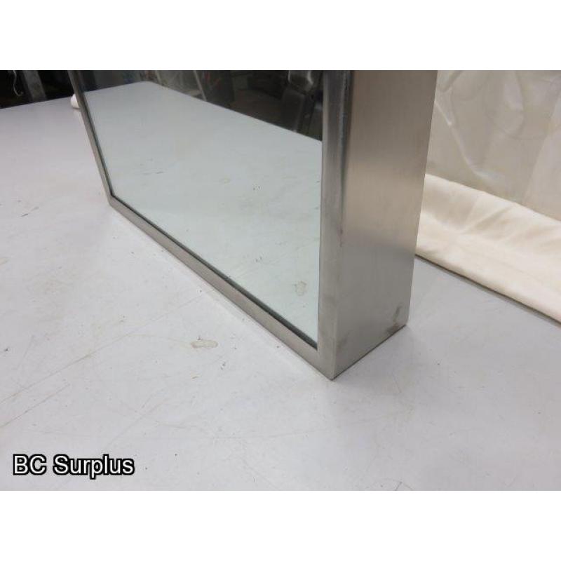 R-462: Stainless Steel Tapered Mirror with Mounting Bracket